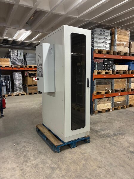 SZE2 IP54 42U Serverschrank 19" Rack 120cm Tiefe m. Cosmotec Klimaanlage