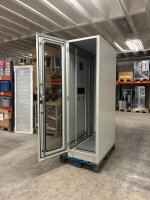 SZE2 IP54 42U Serverschrank 19" Rack 120cm Tiefe m. Cosmotec Klimaanlage