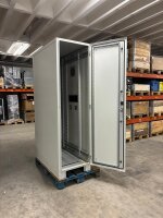 SZE2 IP54 42U Serverschrank 19" Rack 120cm Tiefe m. Cosmotec Klimaanlage