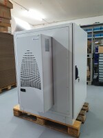 SZE2 19" Serverschrank mit Cosmotec Klimaanlage 2000W 24U lichtgrau