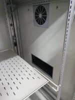SZE2 19" Serverschrank mit Cosmotec Klimaanlage 2000W 24U lichtgrau